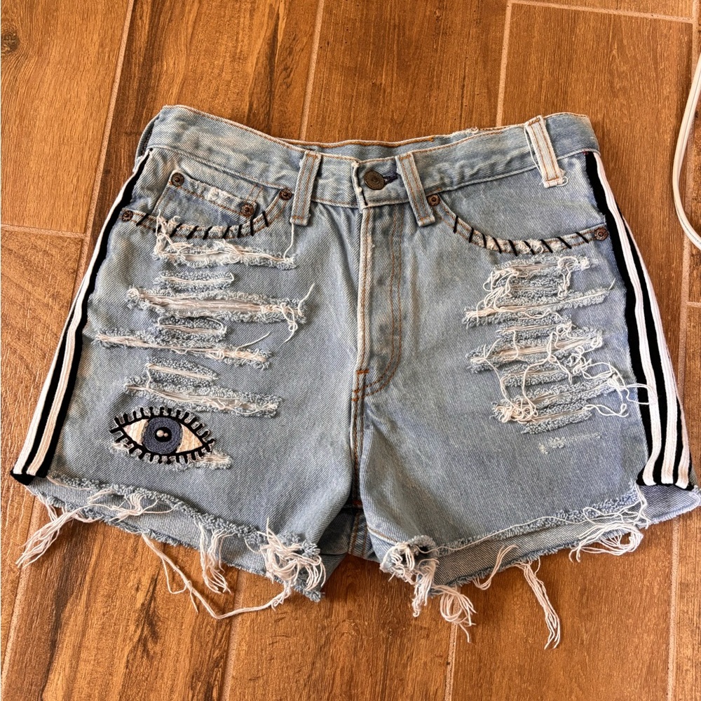 Capuccino distressed stripe jean shorts size 26